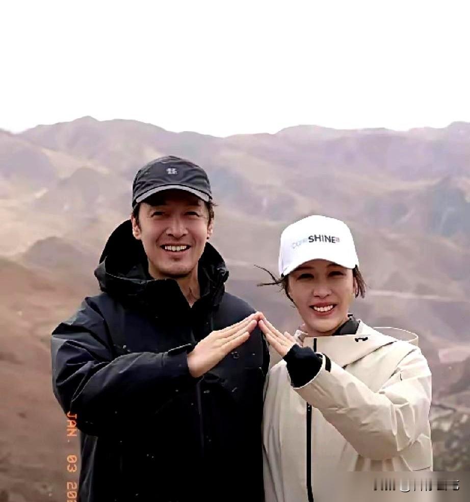 同是44岁，差距咋就这么明显？胡歌和田朴珺录节目爬雪山，状态天差地别。胡