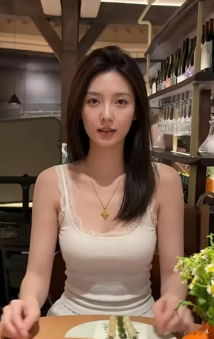 我妈说：娶了媳妇，工资卡就得交。我交了，现在悔得肠子都青了。上个月我想换个平