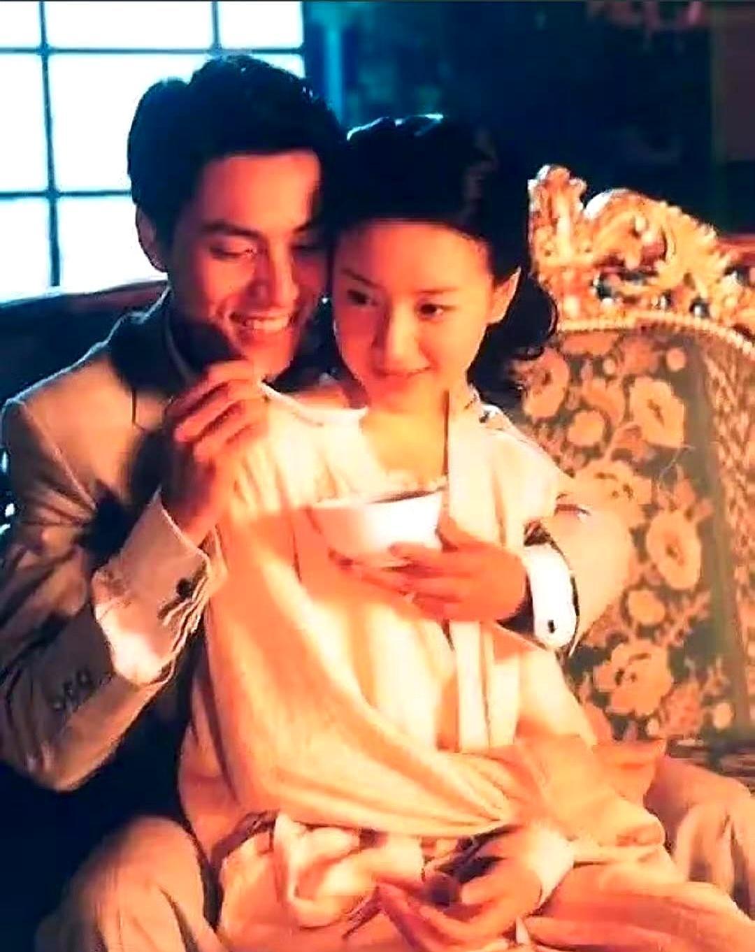 陈坤和董洁，根本不是你们想的那种关系。但他们的故事，比绯闻狠一百倍。二十年前