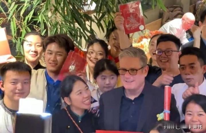 斯塔默到达北京后，第一站就奔着云南菜去了！原来国际政要也爱接地气的美食。这家