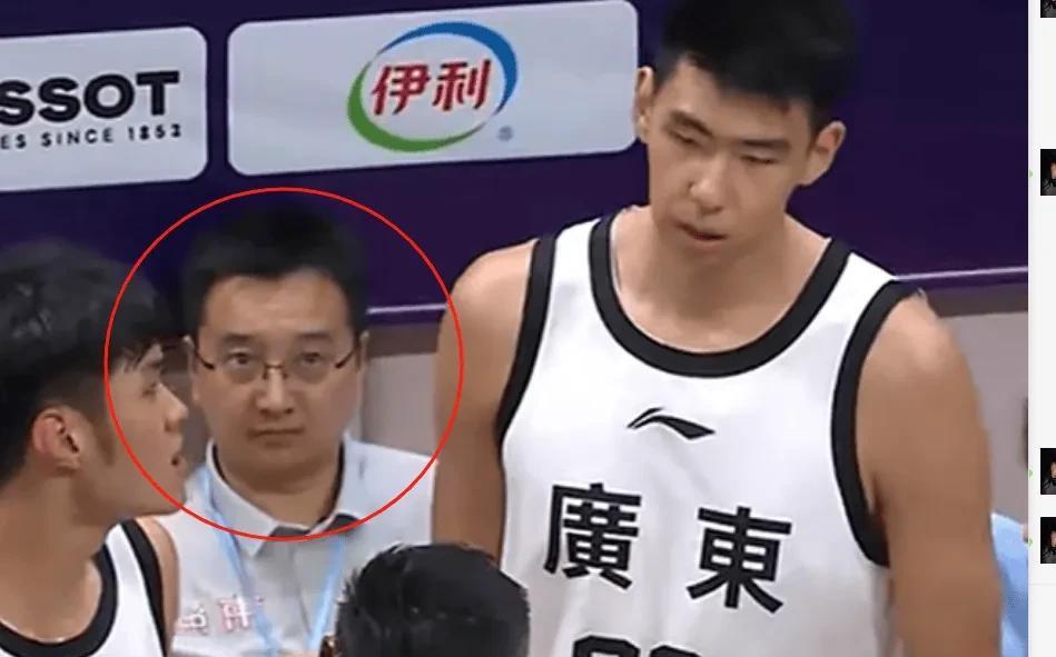透过现象看本质，徐昕积压已久终于在这一刻爆发，这次的反抗，宣告杜锋打压式教育彻底