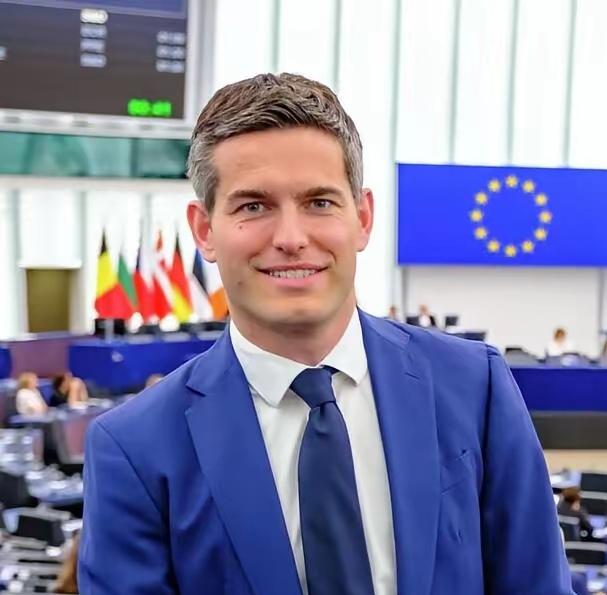 不知天高地厚！荷兰新上任的外交大臣汤姆·贝伦森第一次接受媒体采访，强硬表态：荷兰