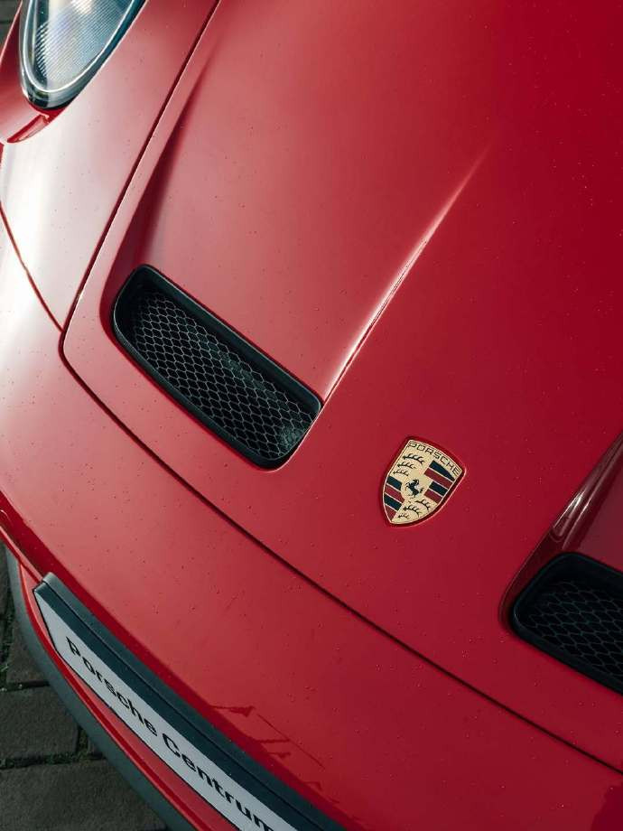 保时捷911GT3Touring把赛道基因揉进日常，经典蛙眼大灯+流畅溜背线