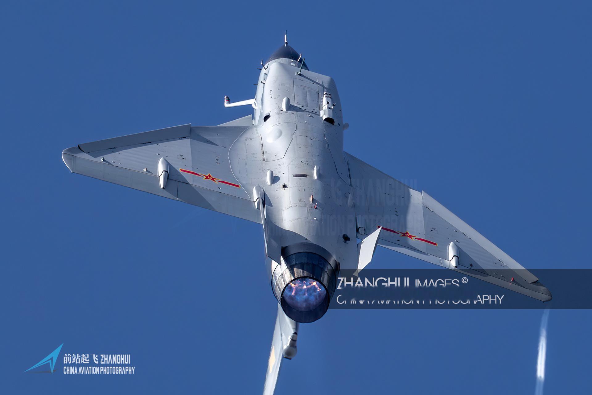 现在也是好起来了，能看见原色歼10表演，在相当长一段时间中，都被飞行表演队垄断