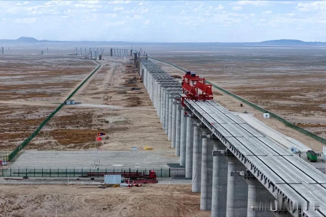 时隔近70年，中蒙第二条跨境铁路终于实锤落地、全速建成！这条甘其毛都—嘎顺