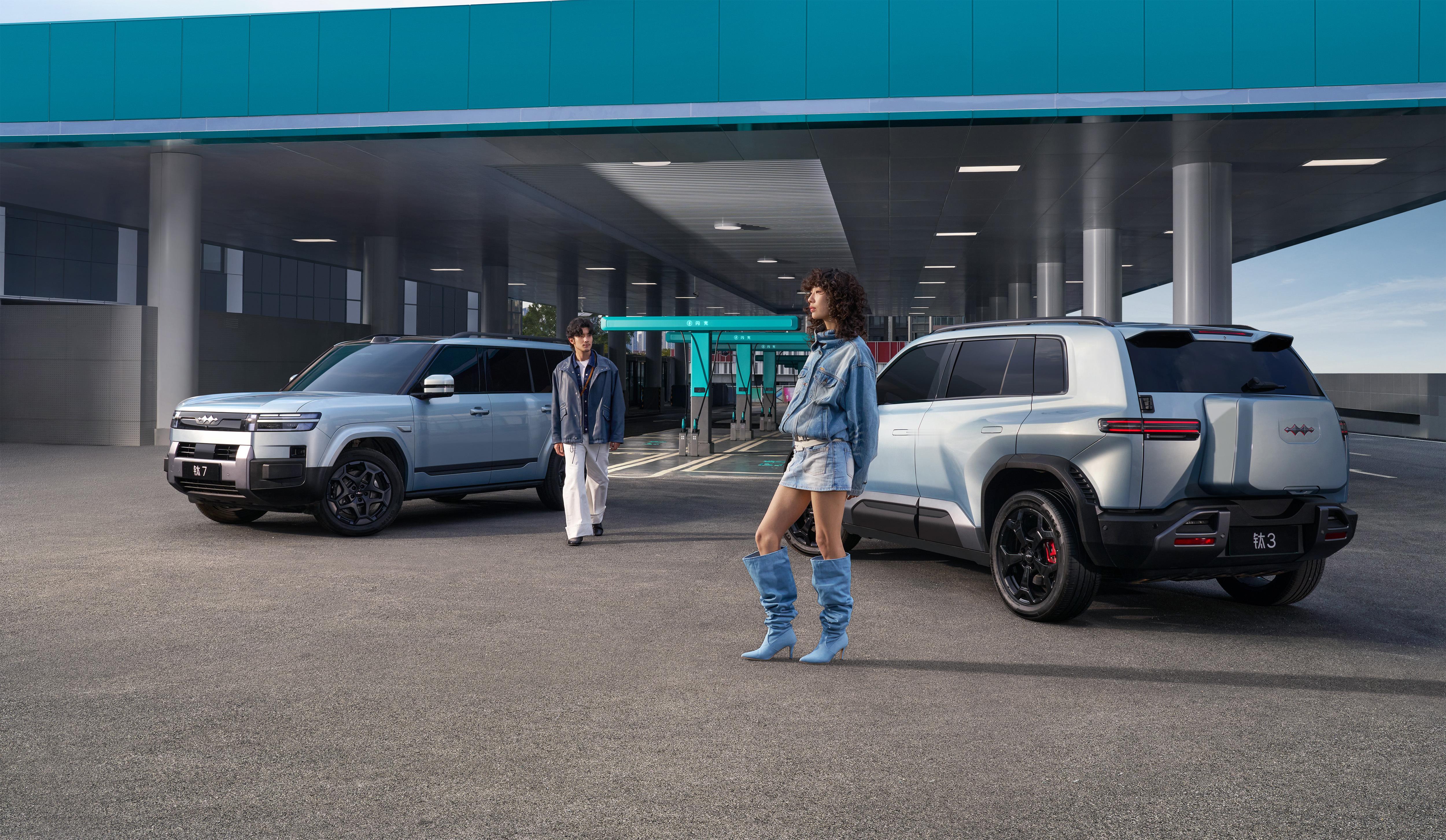 15.38万起！方程豹钛3闪充版成最值得买的A级纯电精品车3月13日，比亚迪发布