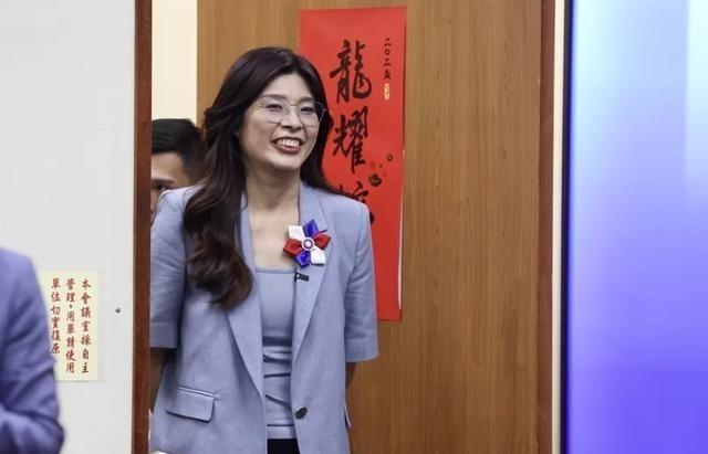 【两份贺电、回电的异同】10月19日，我党给中国国民党的致电，关键词与主旨有：