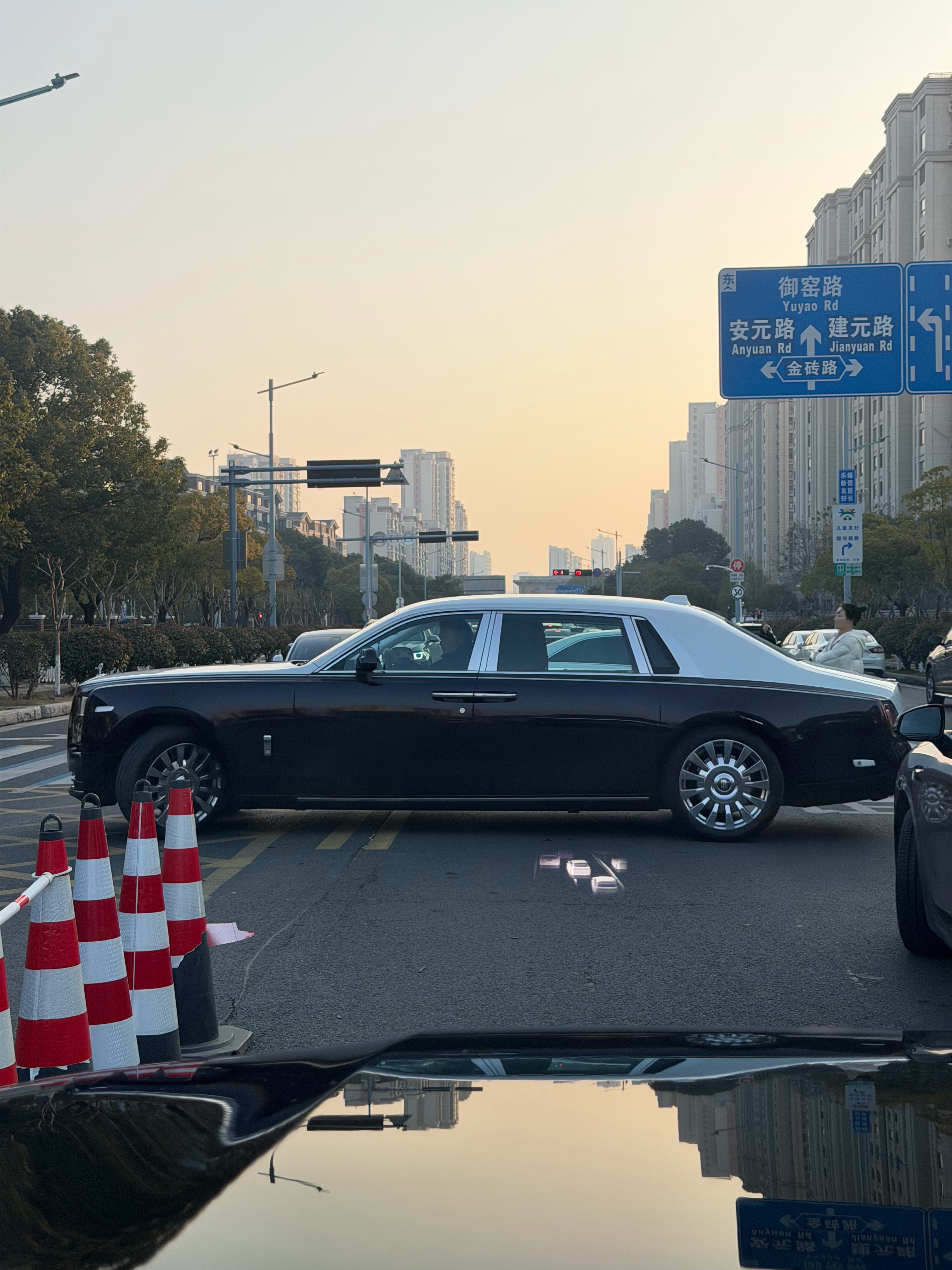 咱们学校挺好的，小少爷也按时来上学