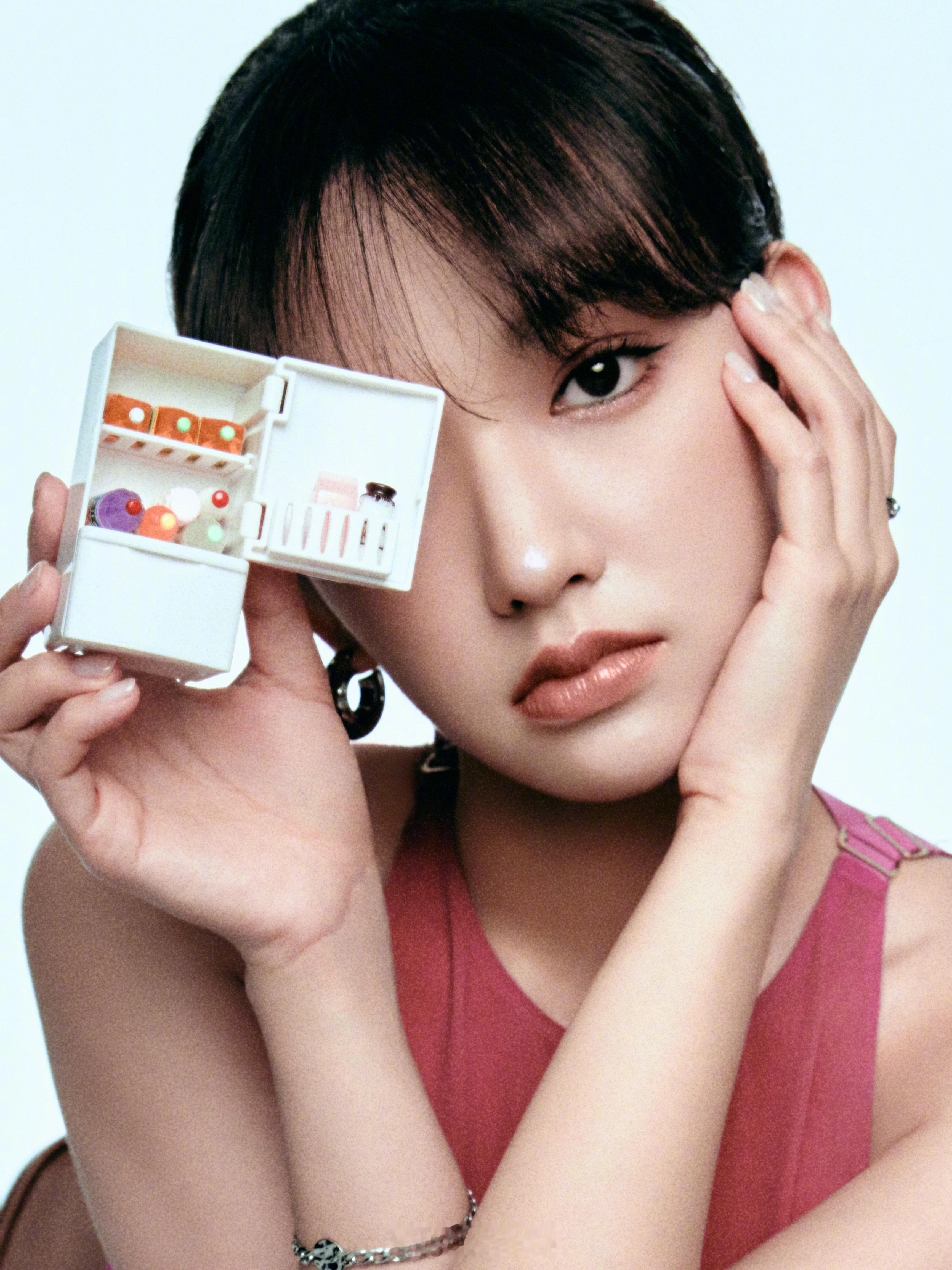 程潇「精品购物指南」八月刊期待潇潇解锁2026封面大片📖