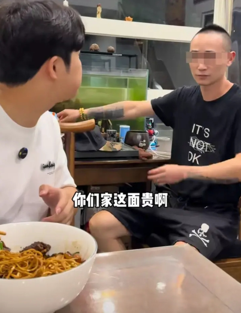 一招鲜吃遍天！“叶子换饭”此系列视频层出不穷，终于露馅了，被曝每句话每个动作都是