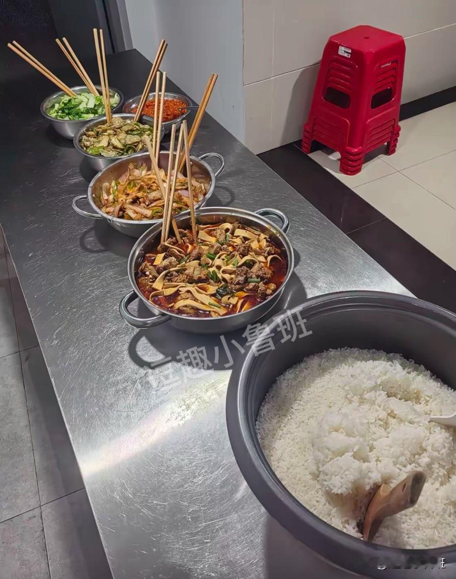 这是哪里的习俗，为什么筷子要这样放？