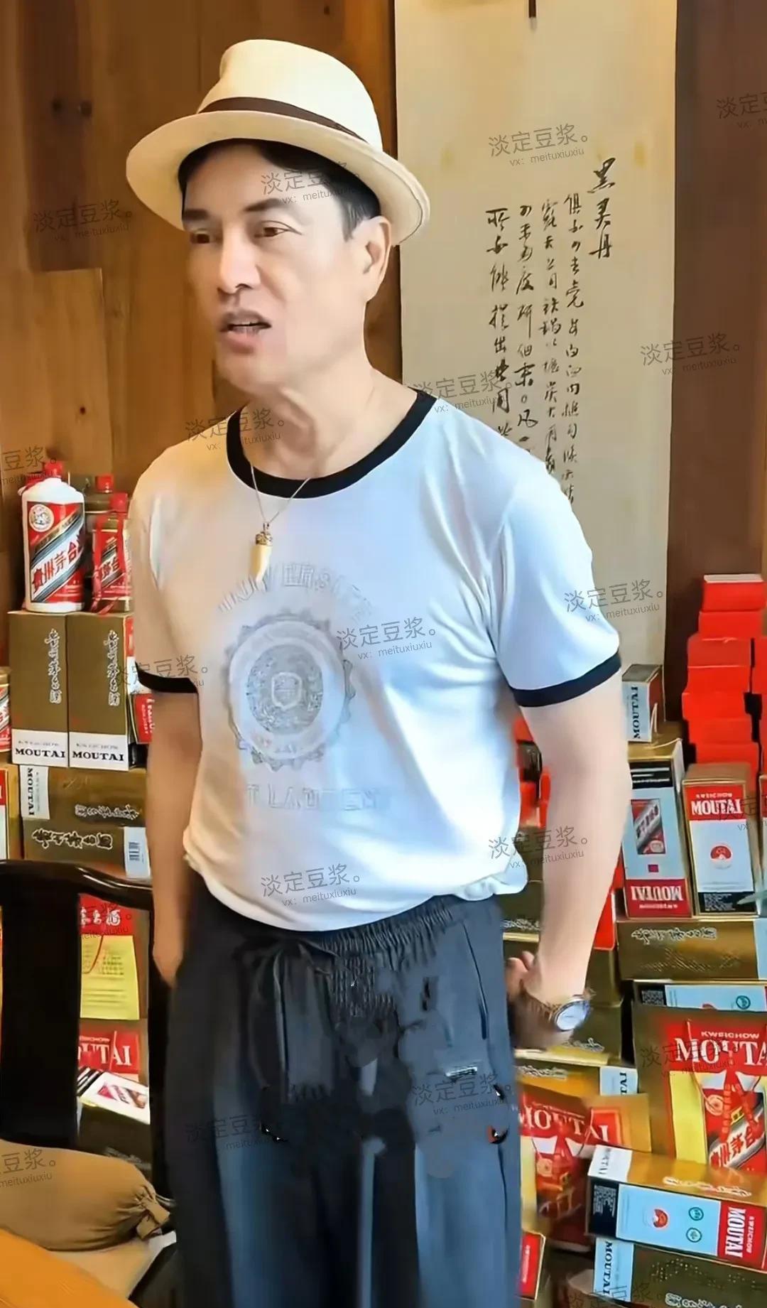 我的天啊！这吕良伟咋变化这么大呢，又老又瘦的，以前看着多年轻啊！这看着皮肤状态也