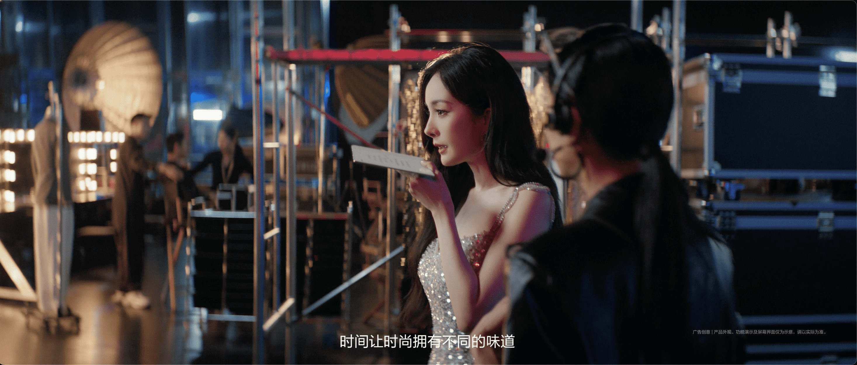 杨幂圣洁仙子你可以永远相信杨幂的每一次出场✨——杨幂身着一袭银白色亮片长裙惊艳登