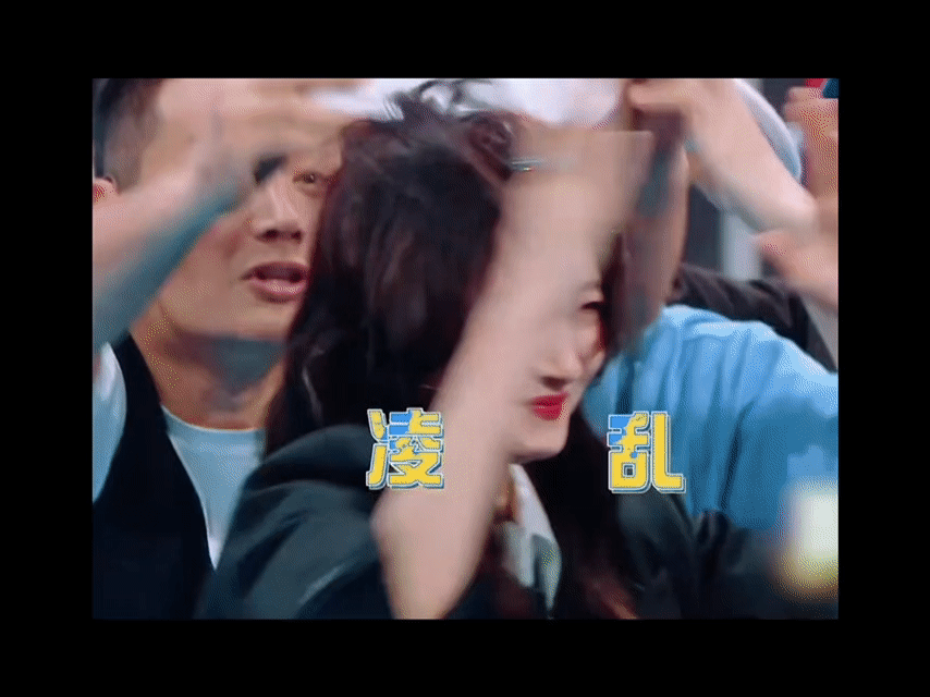 关晓彤掉了好多头发在《王牌对王牌》“转圈换帽子”游戏中，关晓彤因搭档邵兵动作幅度