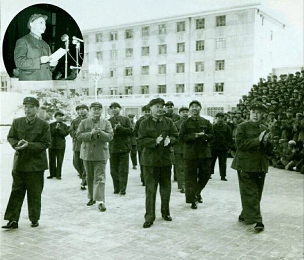 1966年9月7日，贺龙元帅（前中）与聂荣臻元帅（前左一）陈毅元帅（前右一）叶剑