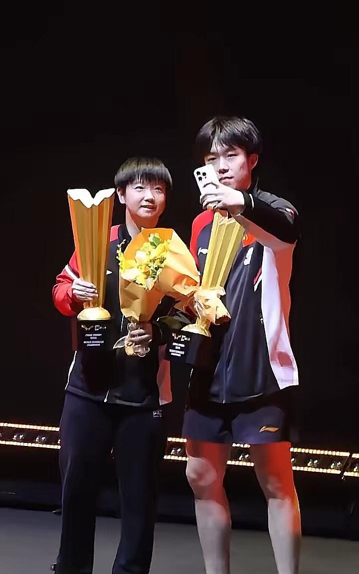 大家发现了没这次莎头混双夺冠拍照的不同以往都是莎莎拍照这次却是头哥为什么