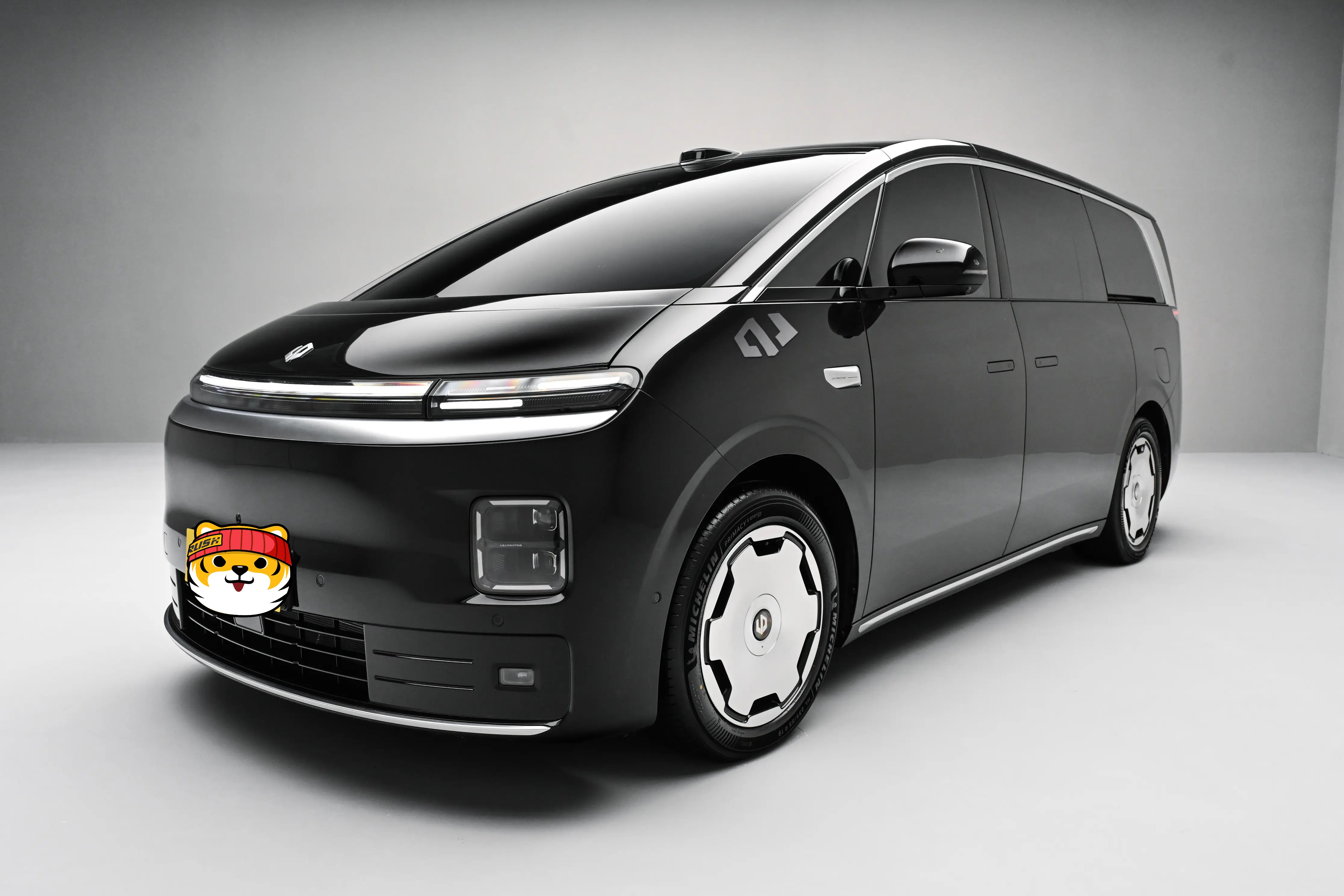 最近零跑D99的曝光！30万级MPV新选手，今天我来研究一下这车的优缺...