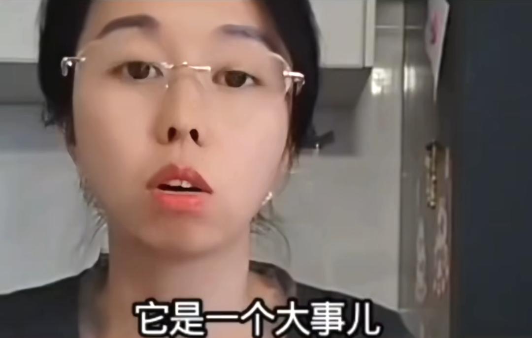 田静直播谈参加郭希宽的葬礼，她表示：我确实去了，我的三观告诉我，我应该去。我爸和