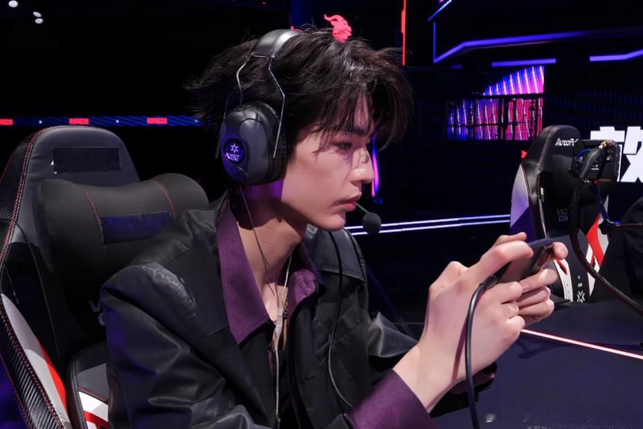 张凌赫直播手秀张凌赫的权威不必多言！