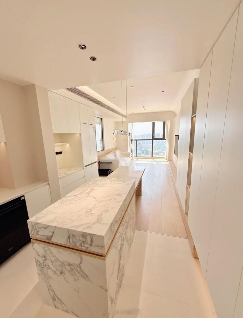 南山深铁懿府二期100平3房，售价1080万，看看要多久卖出去。对比其他都是毛坯