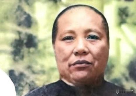 毛福梅的父亲毛鼎和，一辈子都没原谅蒋介石。原因说出来让人哭笑不得——蒋介石娶毛福