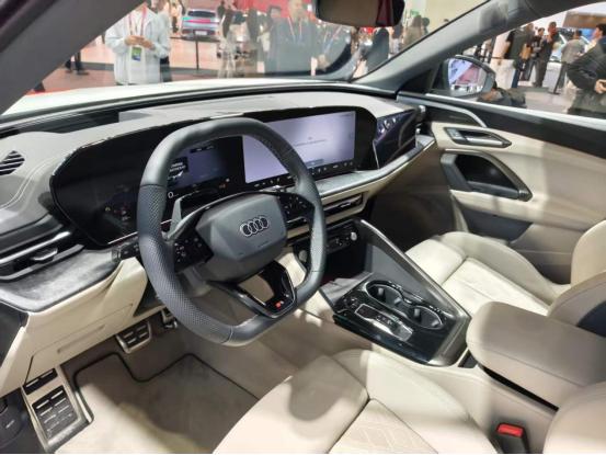 全新奥迪Q5L华为乾崑智驾选装包，不依赖高精地图全国可用部分辅助驾驶系统高度依