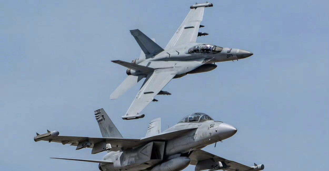 【突发！美军两架EA-18G“咆哮者”战机空中相撞坠毁】在5月17日，美国爱