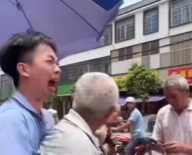 “救命啊！我爷爷不行了！”6月，19岁的官锡佳和爷爷蹲在广东的路边卖荔枝。突然，