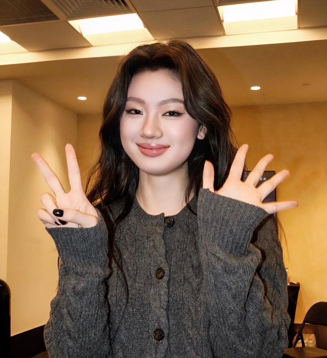 看了最近一期的《歌手》基本已经很明确了，单依纯现在唱歌的方式技巧太多，导致缺