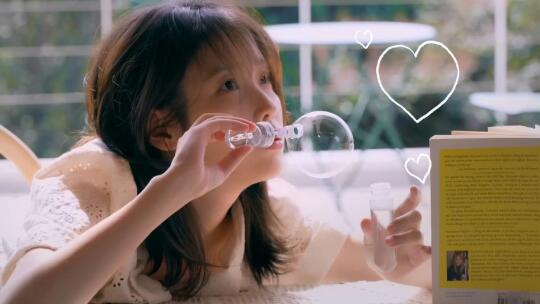 IU“漂亮u上线，少女风满满甜蜜暴击！”