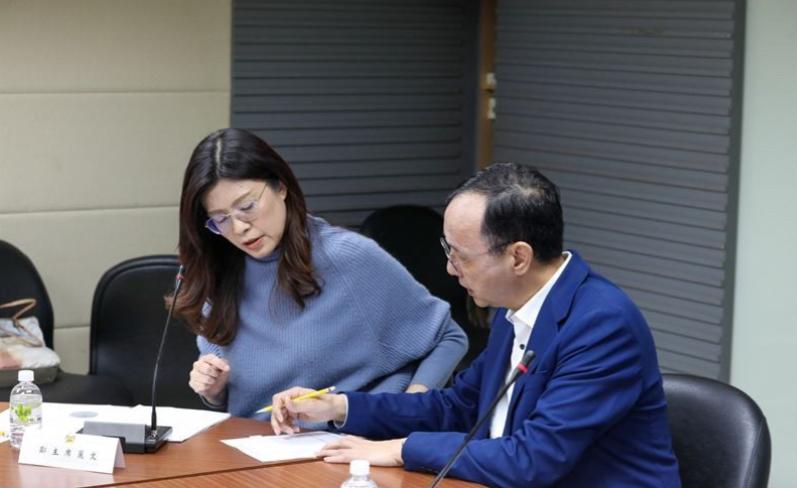 国民党全代会召开在即，历任党主席洪秀柱、吴伯雄、江启臣等均已收到邀请，唯独前主席
