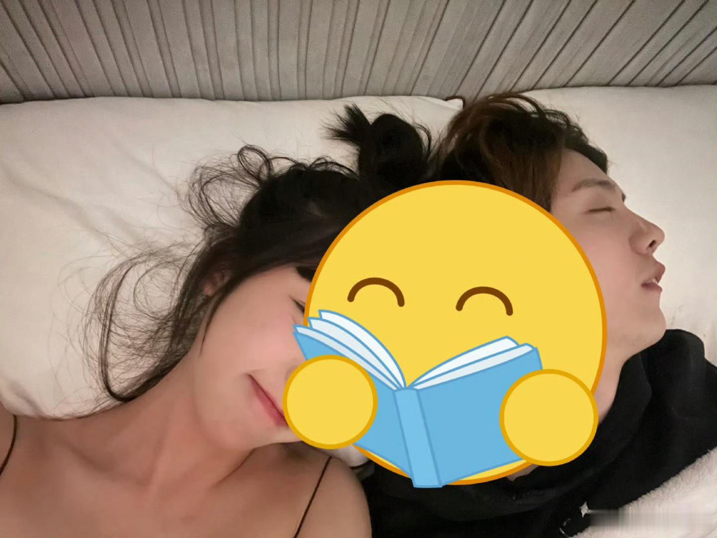 司晓迪大半夜又发了一堆图我真的困的受不了了先存下来明天醒了再蹭热度