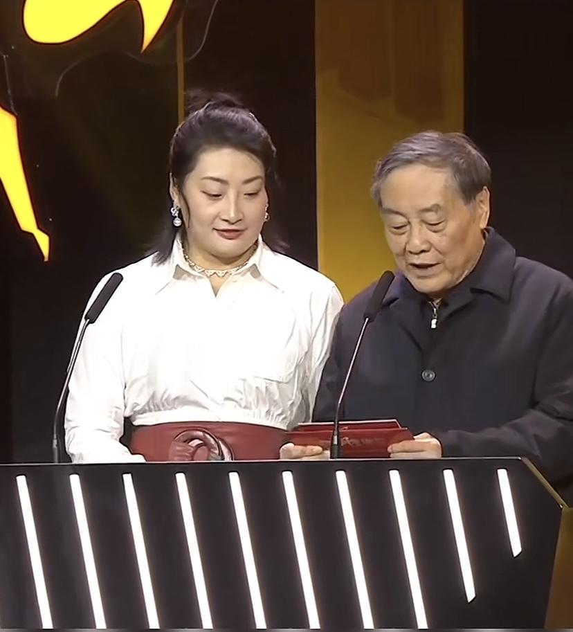 宗老爷子最选女儿接班是给了原配最大的体面，也维护了正统，可是女儿不结婚，三十年后