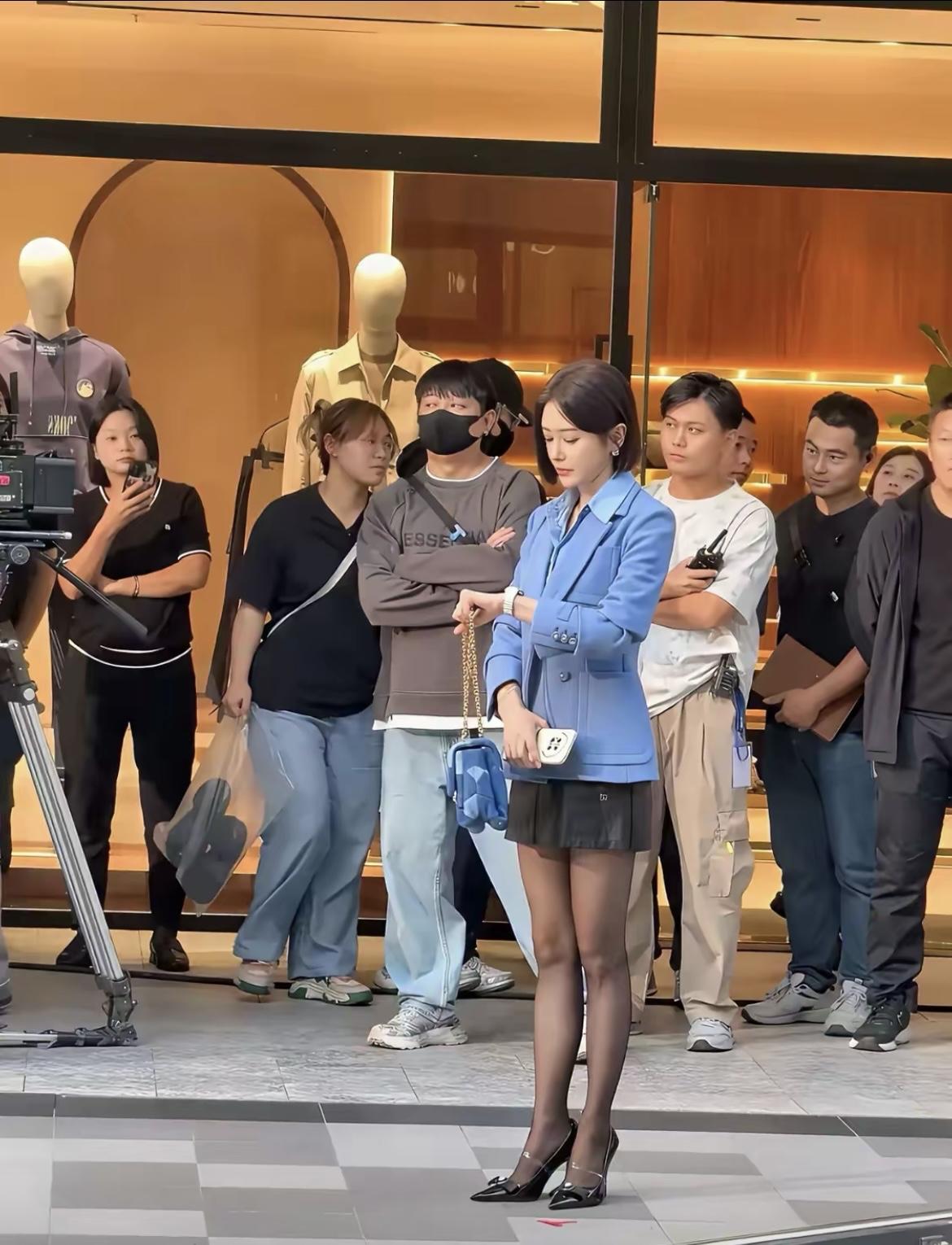 女神快50岁了，还能嫁出去吗？[哭哭]