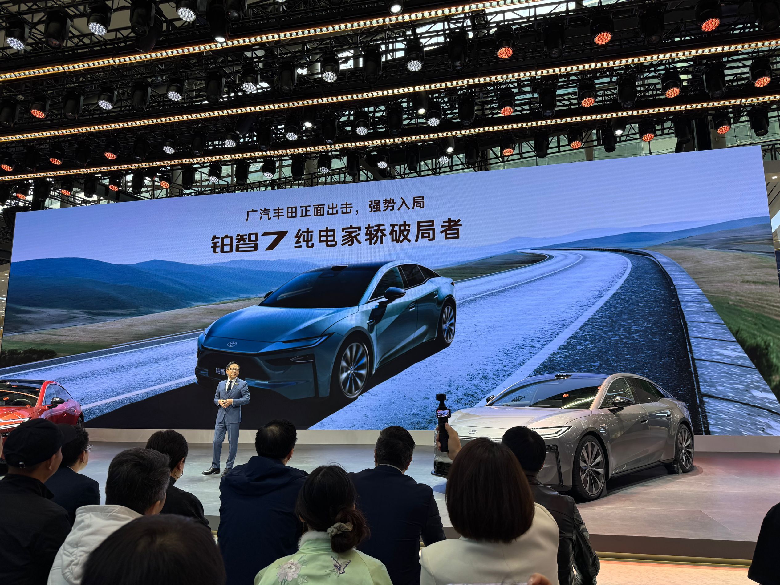 刚在发布会现场听完广汽丰田彭宝林的发言，铂智7这波操作直接把20万级纯电卷到新高