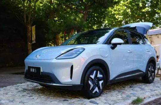 10万预算新能源市场有哪些适合女生的代步好车，今天推荐这四款各有亮点。五菱缤