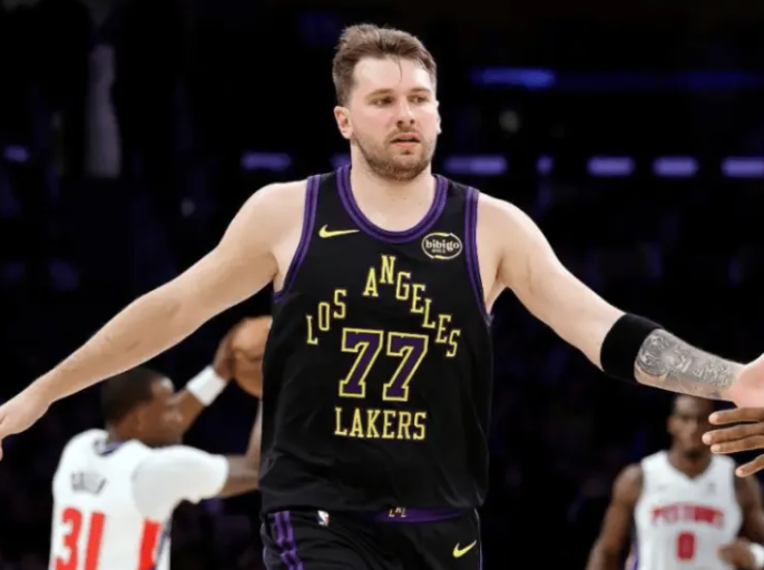 湖人自媒体发推谈到了球队组织问题。表示：“如果勒布朗-詹姆斯能成为球队的第二甚