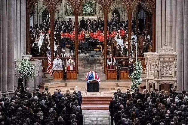 中方发出唁电，美国全国将降半旗，拜登安排葬礼，特朗普滋味难受。2025年1