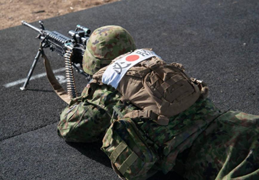 怒砸11万亿，中日斗争质变，高市被爆重大丑闻，鸠山由纪夫扛大旗日本又挥出了一