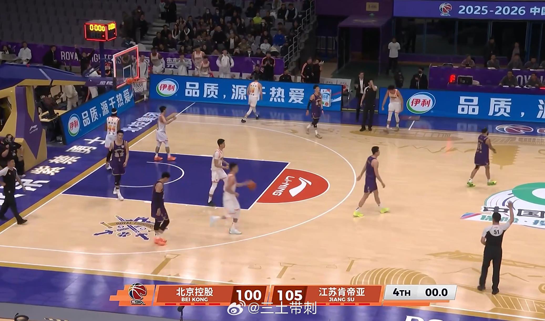 北控男篮vs江苏男篮江苏肯帝亚可以，客场赢了北控，终结9连败。最后的镜头，又搞