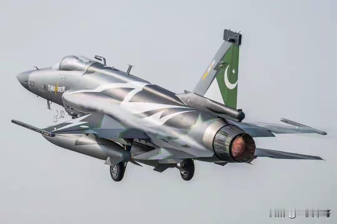 枭龙3杀疯了！印尼狂订40架，中国军工这波赢麻了谁能想到！枭龙3直接在国际