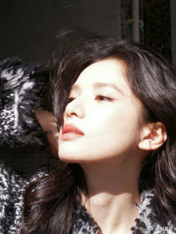 张婧仪ccd神图张婧仪ccd神图也太美了吧，随手一拍就是超出片！毕竟这张脸就已