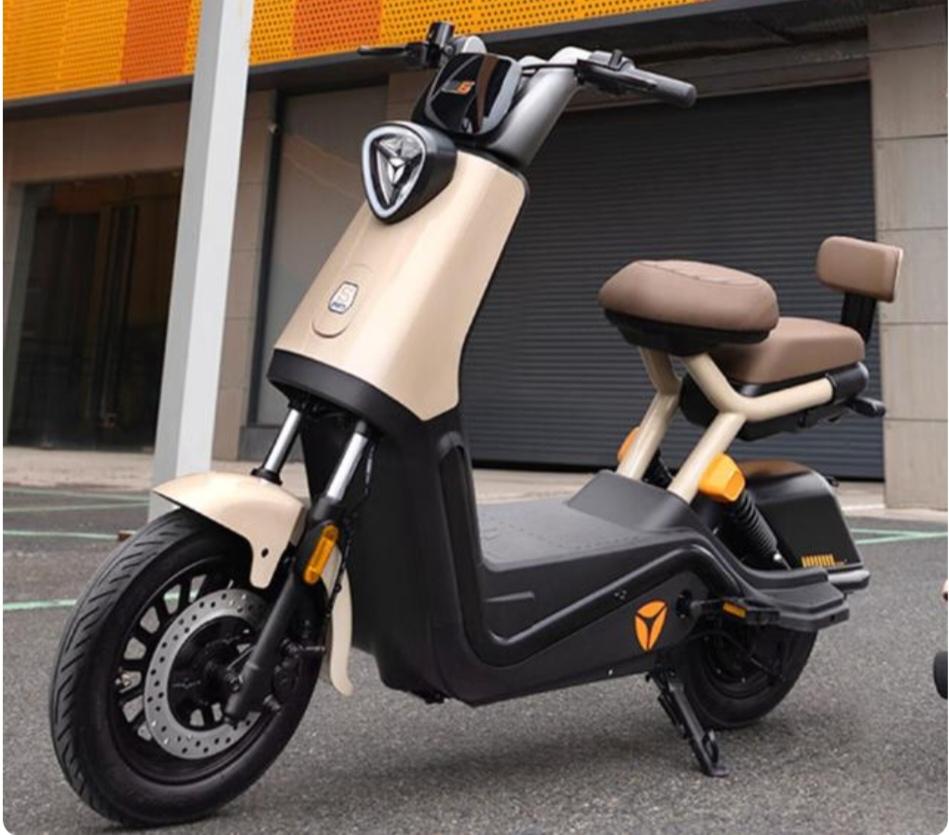 你家现在骑的电动车属于新国标吗？我家骑的就是新国标电动车。从今年9月1日起，新