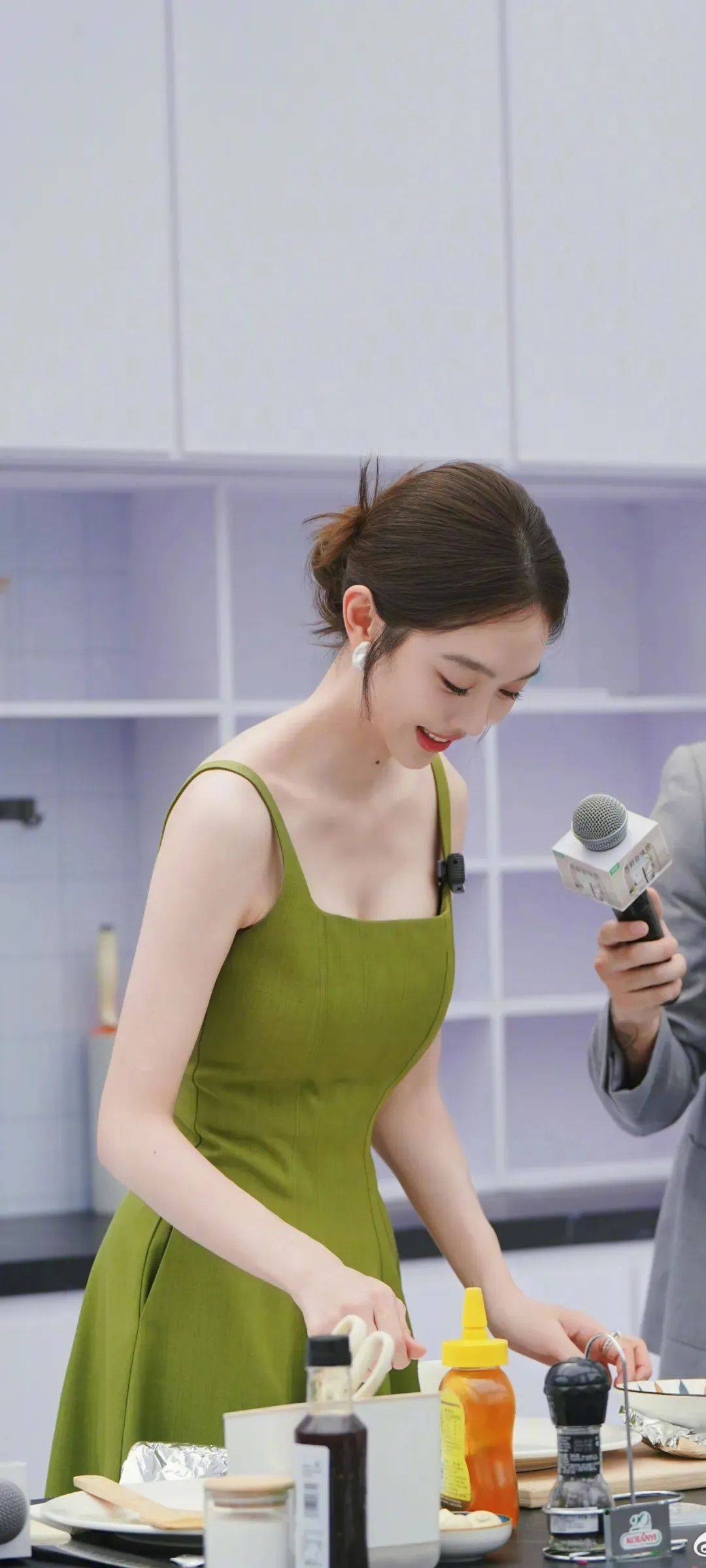 姜妍|绿色小裙子彰显无限魅力