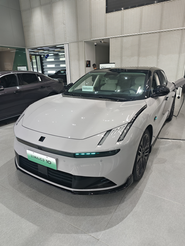 领克10EM-P，从实用性来看，该推沟里领克10EM-P上市有一段时间了，一直