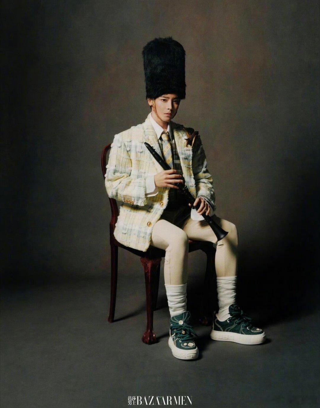 内娱第一个穿肉色打底裤拍杂志的男明星诞生了