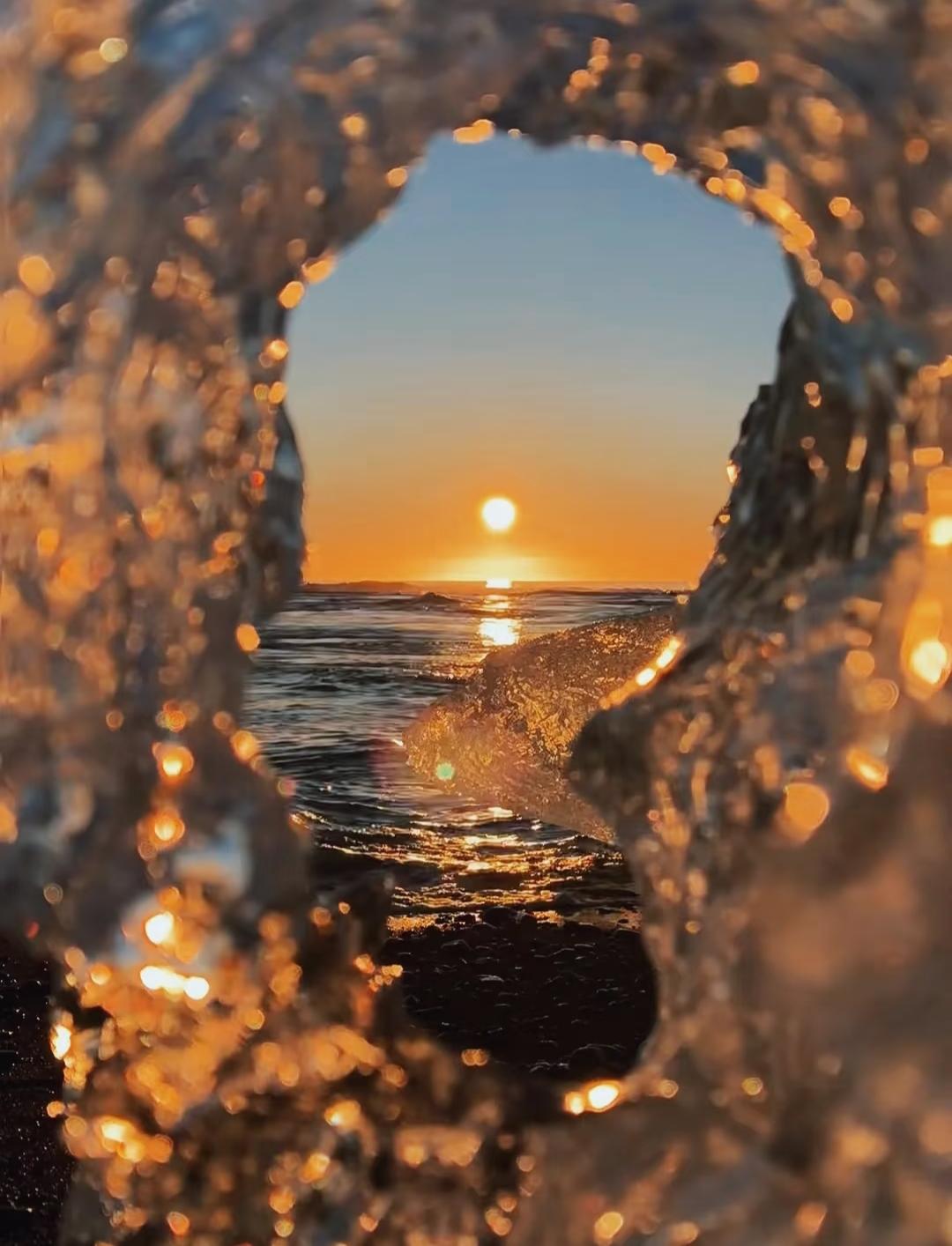 性学家李银河:“人活着和家里的牛羊、地上的蚂蚁一样，其实没什么意义”勤勤恳恳，忙