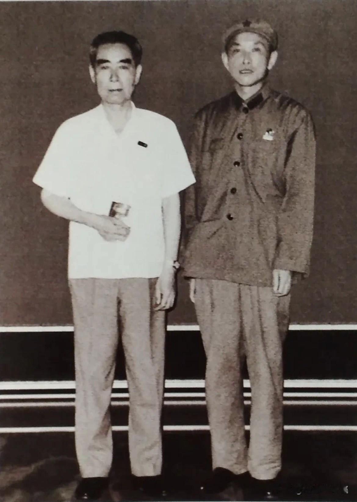 1967年8月，周恩来总理在北京人民大会堂接见47军军长黎原。后来在1968年4