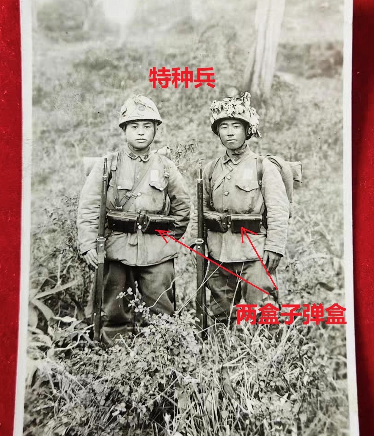 1937年，摄影师在丛林里拍摄到的两名日军特种兵。别看日军特种兵身材很小，但是短
