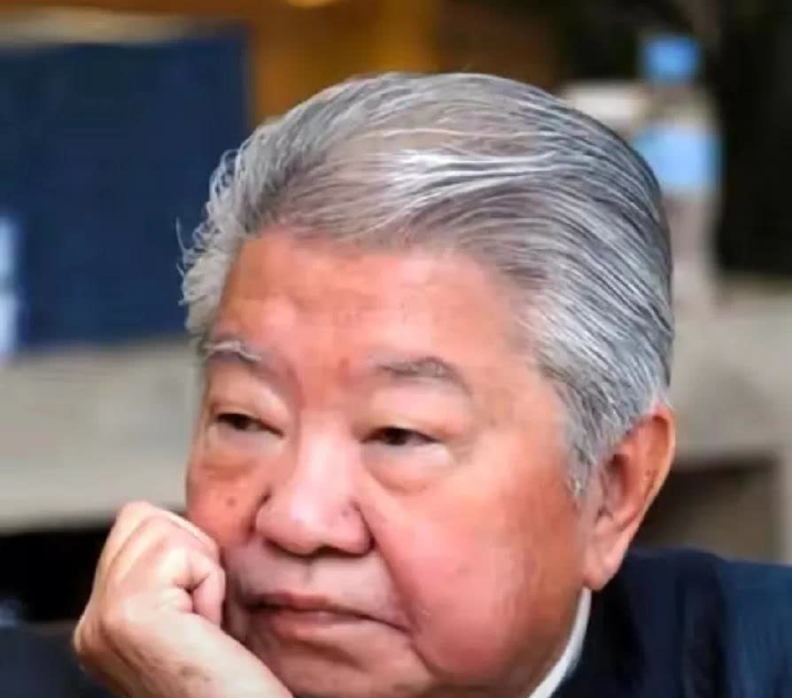 83岁蔡澜在香港养和医院安详离世，与亡妻方琼文“重逢”。曾自曝“她走了，我的胃塌